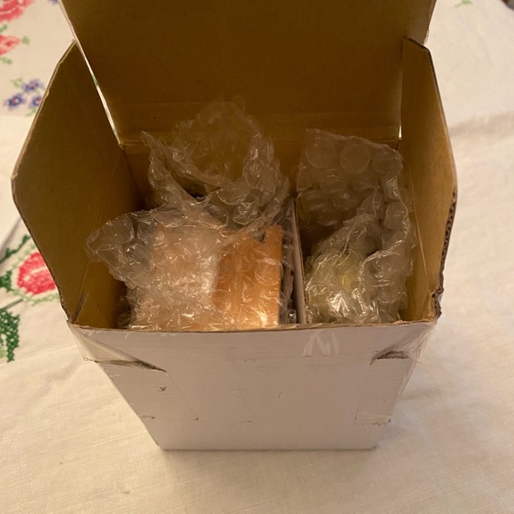 Vintage’97 Hershey Collectibles - Picture 6 of 8